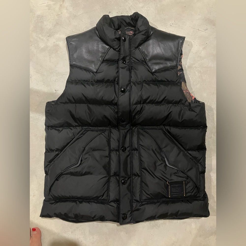 Coach Black Puffer Jacket with High Collar and Quilted Design
